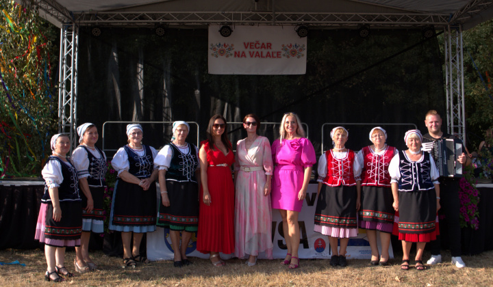 ROZLÚČKA S LETOM s ľud. pásmom VEČAR NA VALAĽE 24. 8. 2024 ROZLÚČKA S LETOM s ľud. pásmom VEČAR NA VALAĽE 24. 8. 2024