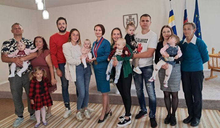 SLÁVNOSTNÉ UVÍTANIE DETÍ DO ŽIVOTA OBCE 29. máj 2025 SLÁVNOSTNÉ UVÍTANIE DETÍ DO ŽIVOTA OBCE 29. máj 2025