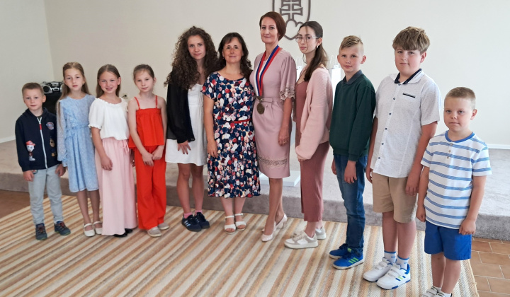 PRIJATIE ŽIAKOV S NAJLEPŠÍMI VÝCH.-VZDEL. VÝSLEDKAMI V ŠK. R 2024/25 17. jún 2025 PRIJATIE ŽIAKOV S NAJLEPŠÍMI VÝCH.-VZDEL. VÝSLEDKAMI V ŠK. R 2024/25 17. jún 2025